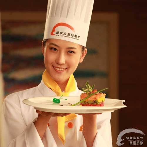 福州新东方厨师学校解析:女生学厨师 迎来职业
